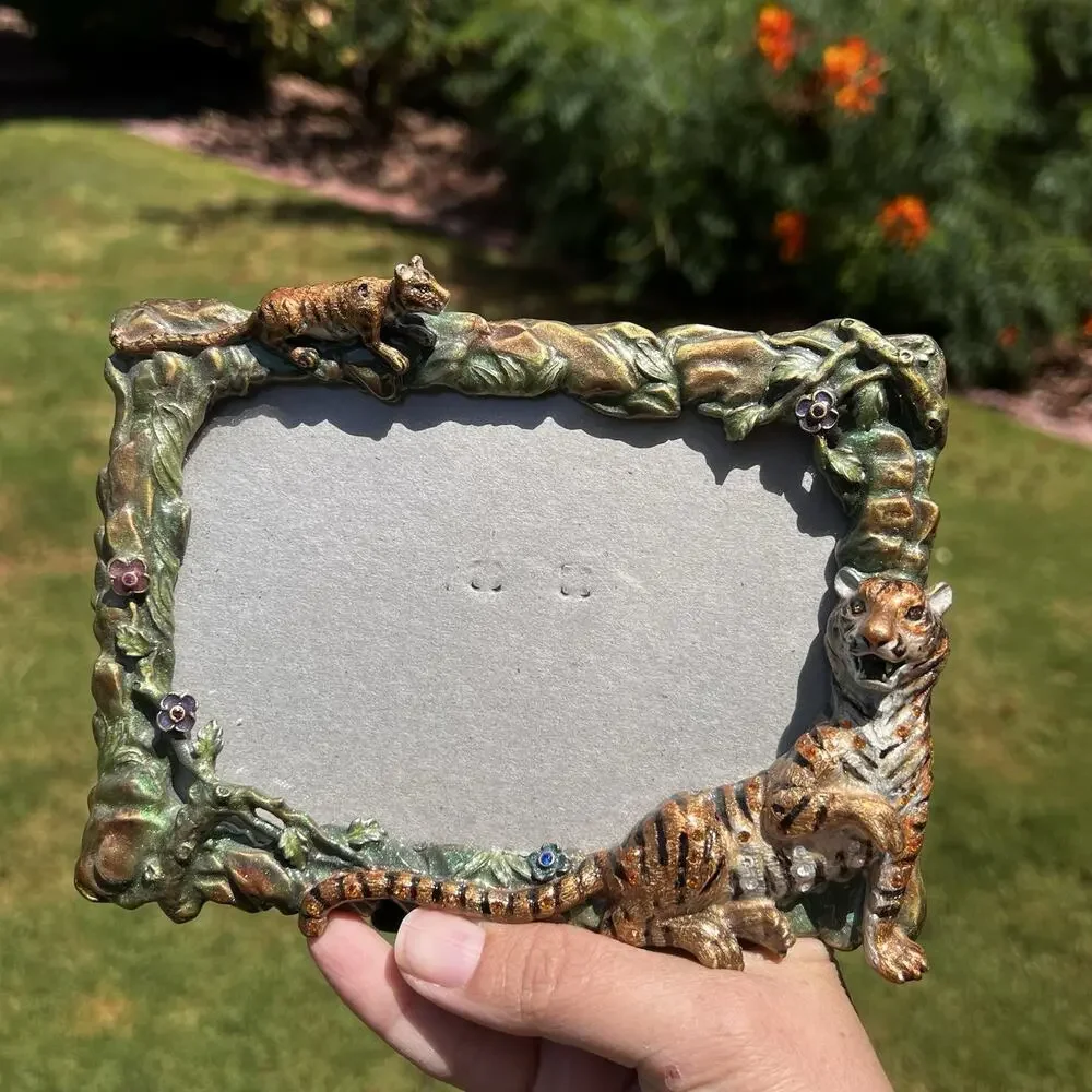 Vintage tiger-themed picture frame Holds 6x4” Enamel/metal